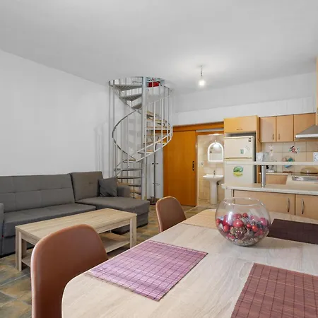 Vakantiehuis Litsa's Maisonette Near Sea - Center *