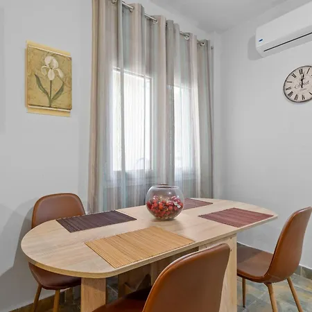 Litsa's Maisonette Near Sea - Center Holiday home *